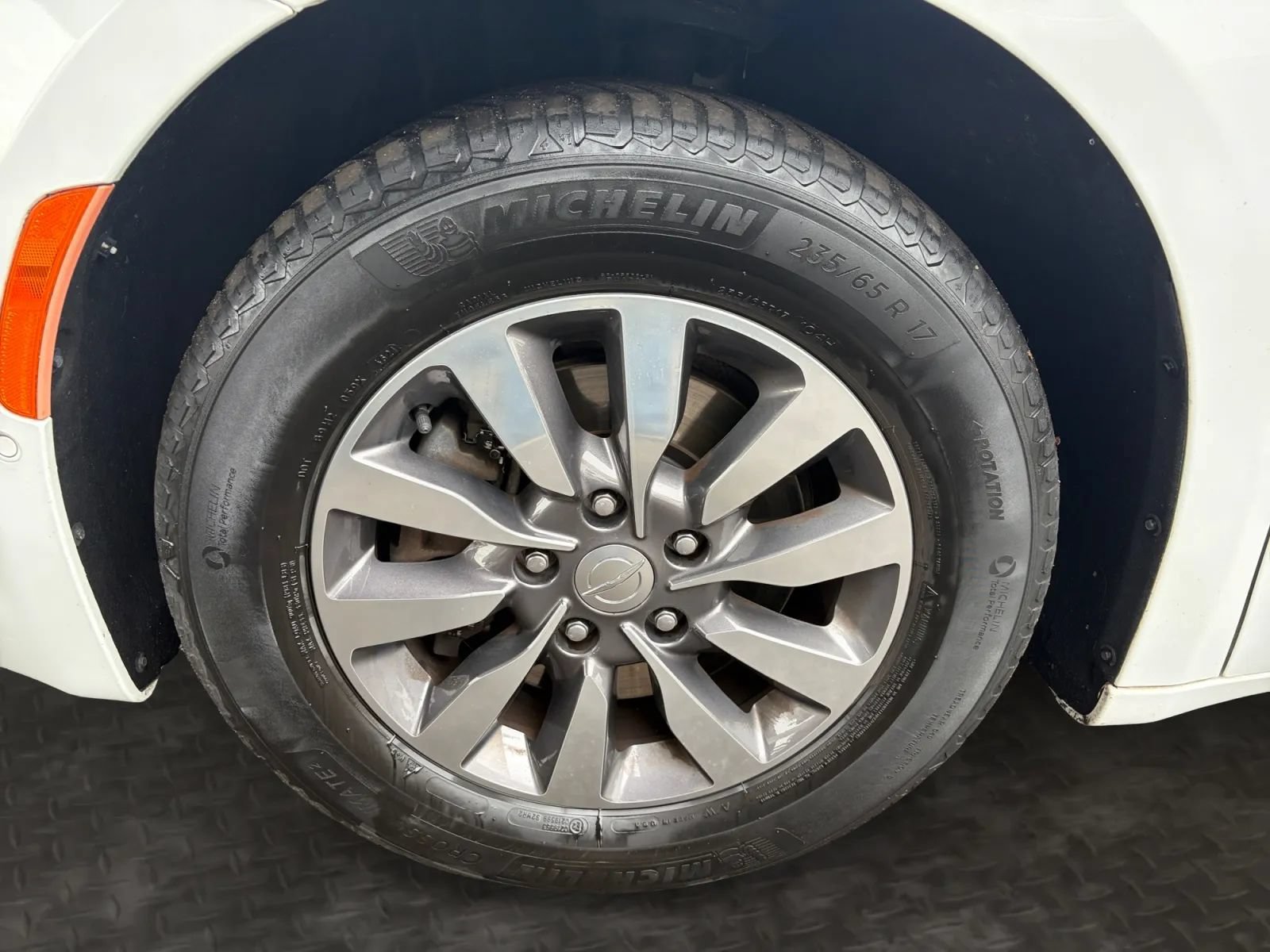 Used 2019 Chrysler Pacifica Touring-L Plus w/ Advanced Safetytec Group FWD image 36