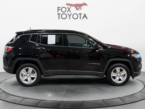 Used 2022 Jeep Compass Latitude w/ Sun and Sound Group AWD/4WD image 7