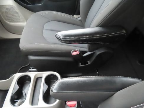 Used 2023 Chrysler Voyager LX FWD image 35