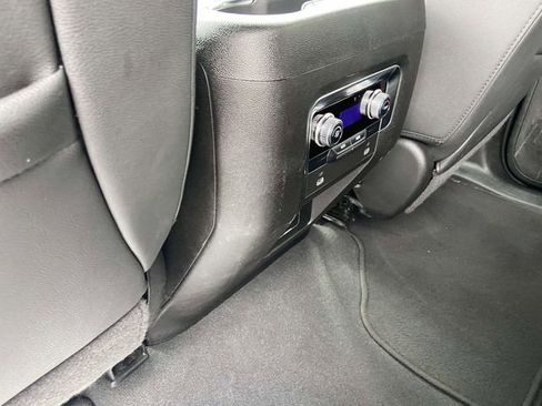 Used 2024 GMC Yukon SLT image 15