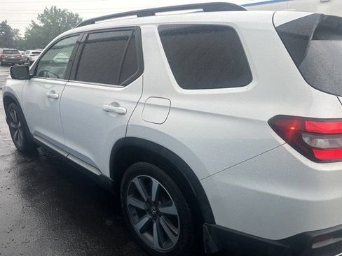 Used 2023 Honda Pilot Touring image 5