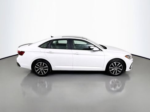 Certified 2025 Volkswagen Jetta SE w/ Sunroof Package image 8