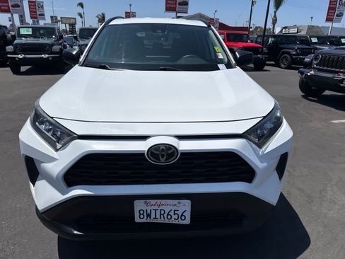 Used 2020 Toyota RAV4 LE FWD image 5