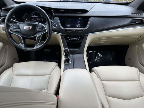 Used 2019 Cadillac XT5 AWD 4dr AWD image 10