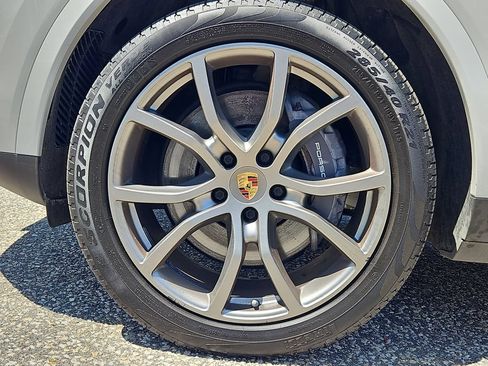 Certified 2022 Porsche Cayenne Platinum Edition AWD/4WD image 11