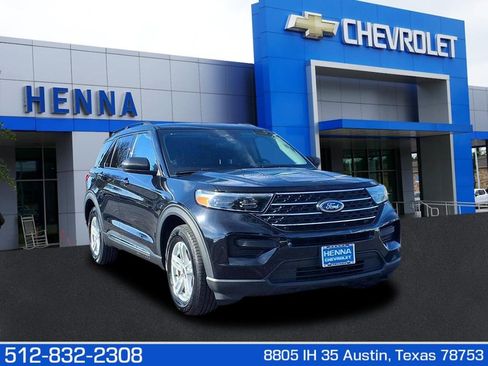 Used 2023 Ford Explorer XLT image 1