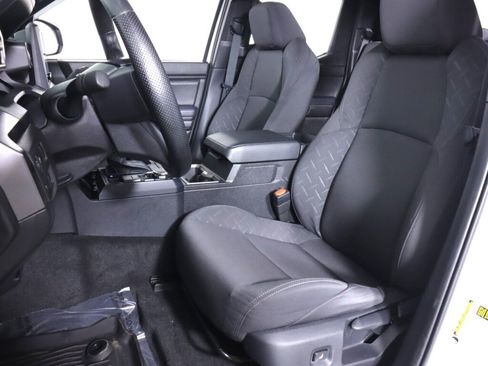 Used 2025 Toyota Tacoma SR5 image 31