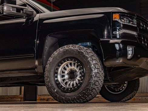 Used 2018 Chevrolet Silverado 1500 LTZ Z71 w/ LTZ Plus Package image 12