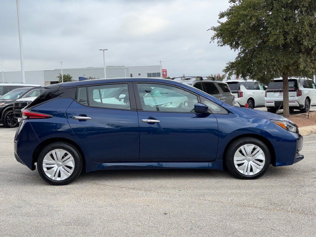 Used 2025 Nissan Leaf S FWD image 4