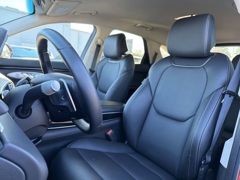 Used 2025 Genesis GV70 2.5T image 12