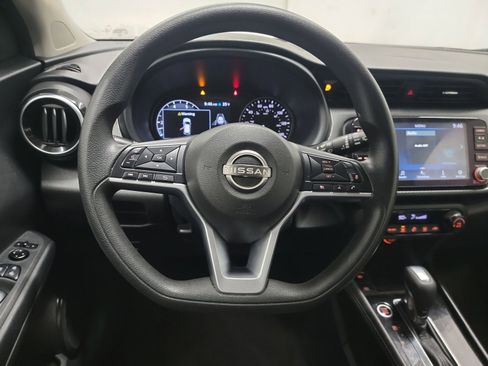 Used 2022 Nissan Kicks SV image 17