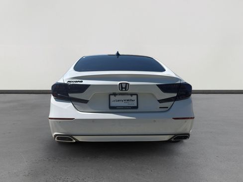 Used 2018 Honda Accord Touring image 4
