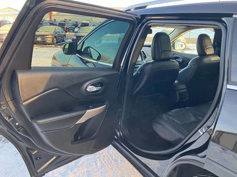 Used 2017 Jeep Cherokee Limited w/ Trailer Tow Group image 11