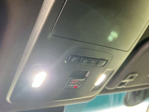 Used 2019 Toyota Avalon XLE image 22