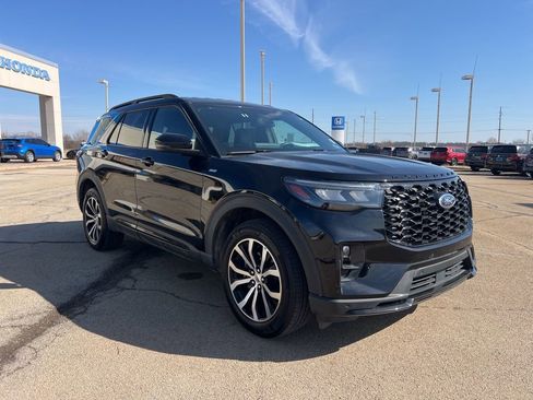Used 2025 Ford Explorer ST-Line image 7