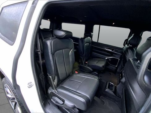 Used 2022 Jeep Wagoneer Series III w/ Premium Group I AWD/4WD image 19