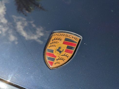 Used 2023 Porsche Cayenne Platinum Edition image 13