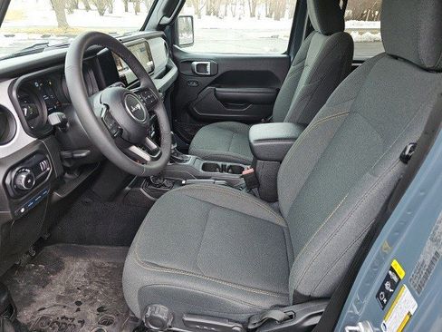 Used 2025 Jeep Wrangler Willys image 19