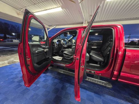 Used 2022 Ford F250 Lariat w/ Black Appearance Package image 22