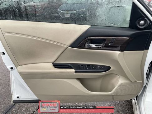 Used 2017 Honda Accord Touring image 23