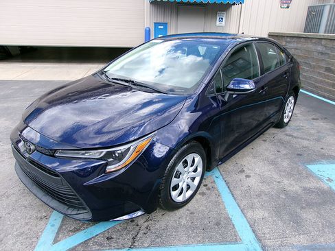 Used 2023 Toyota Corolla LE w/ Carpet Mat Package (TMS) image 1