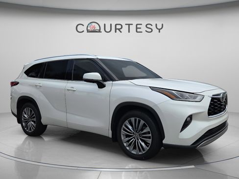 Used 2021 Toyota Highlander Platinum AWD/4WD image 7