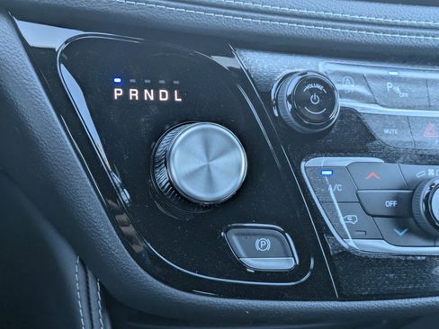 New 2026 Chrysler Pacifica Limited FWD image 16