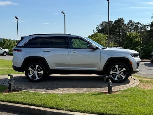 New 2026 Jeep Grand Cherokee Limited AWD/4WD image 8