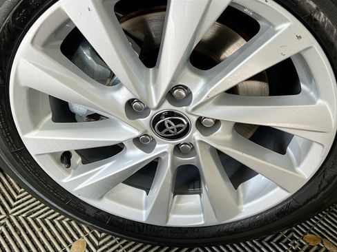 Used 2024 Toyota Camry LE w/ Convenience Package image 14