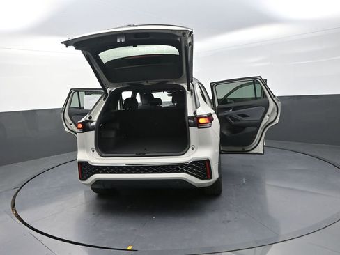 New 2026 Volkswagen Tiguan SE R-Line image 33