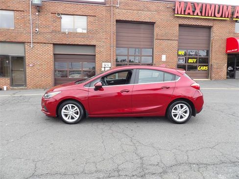 Used 2018 Chevrolet Cruze LT w/ Convenience Package image 4