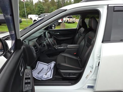 Used 2025 Nissan Rogue SV AWD/4WD image 19