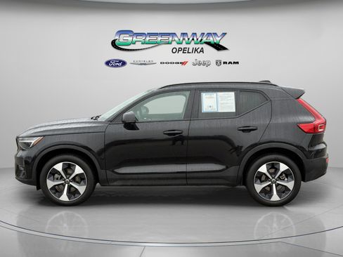 Used 2025 Volvo XC40 B5 Plus image 4