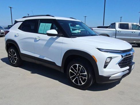 Used 2026 Chevrolet TrailBlazer LT AWD/4WD image 2