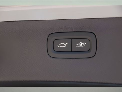 New 2026 Volvo XC90 B6 Plus w/ Protection Package Premier image 25