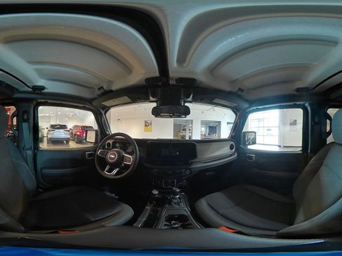 Used 2025 Jeep Wrangler Unlimited Sahara AWD/4WD image 42