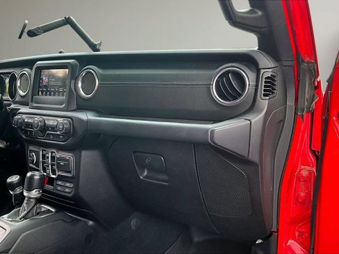 Used 2018 Jeep Wrangler Unlimited Sahara w/ Cold Weather Group AWD/4WD image 26