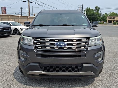Used 2017 Ford Explorer XLT w/ Equipment Group 201A AWD/4WD image 2