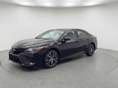 Used 2024 Toyota Camry SE image 1