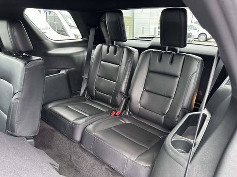 Used 2018 Ford Explorer XLT w/ Equipment Group 202A AWD/4WD image 15