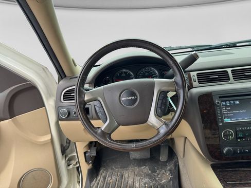 Used 2014 GMC Yukon XL Denali RWD image 15