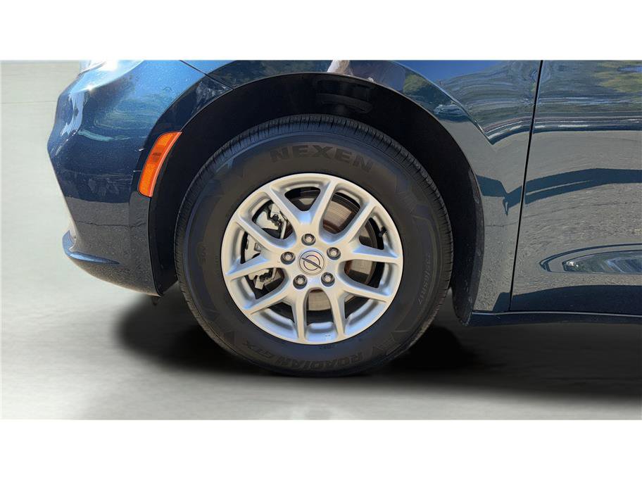 Used 2025 Chrysler Pacifica Select FWD image 13