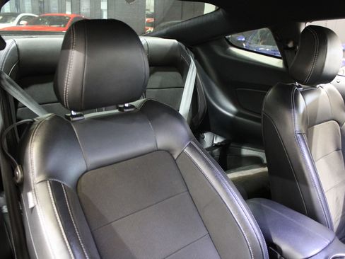 Used 2018 Ford Mustang Shelby GT350 w/ Convenience Package RWD image 35