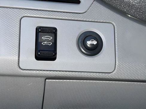 Used 2008 Chrysler Sebring Touring w/ Electronics Convenience Group image 23