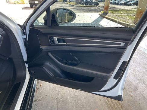 Used 2020 Porsche Panamera GTS image 28