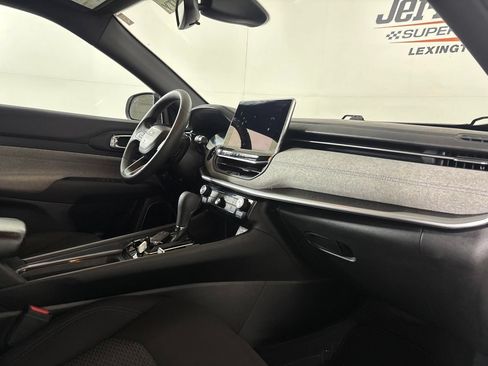 Used 2023 Jeep Compass Sport AWD/4WD image 29