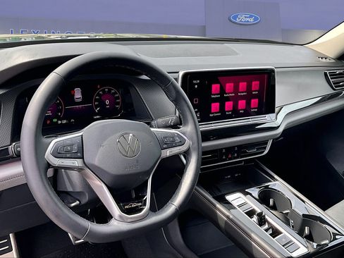 Used 2025 Volkswagen Atlas Peak Edition SE AWD/4WD image 17