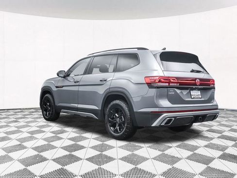 Used 2025 Volkswagen Atlas Peak Edition SE image 38