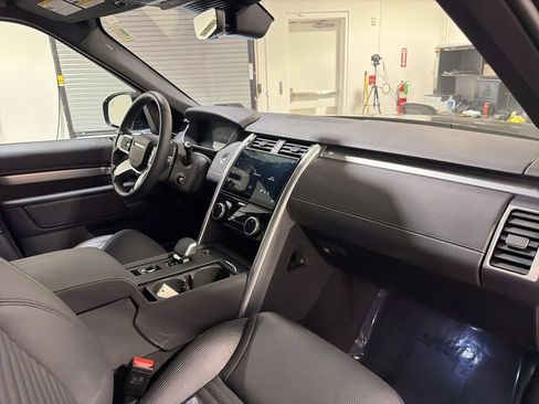 Certified 2025 Land Rover Discovery Dynamic SE AWD/4WD image 24