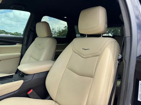Used 2018 Cadillac XT5 FWD image 11